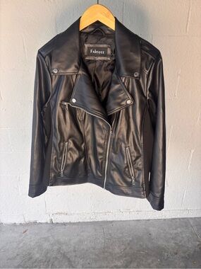 NWT FAHSYEE Women's (US) Large Black Faux Leather Moto Jacket Caped Collar
